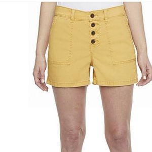 Cute mustard shorts
